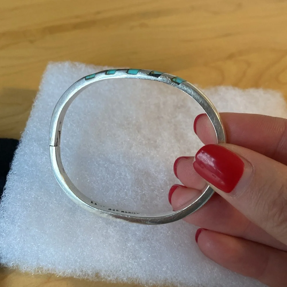 Silver bangle - Picture 2 of 13